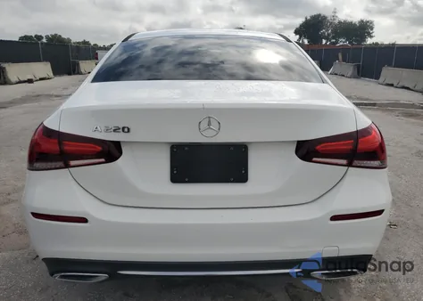 2021 Mercedes-Benz A 220 z USA, uszkodzony, nr VIN W1K3G4EBXMJ284060